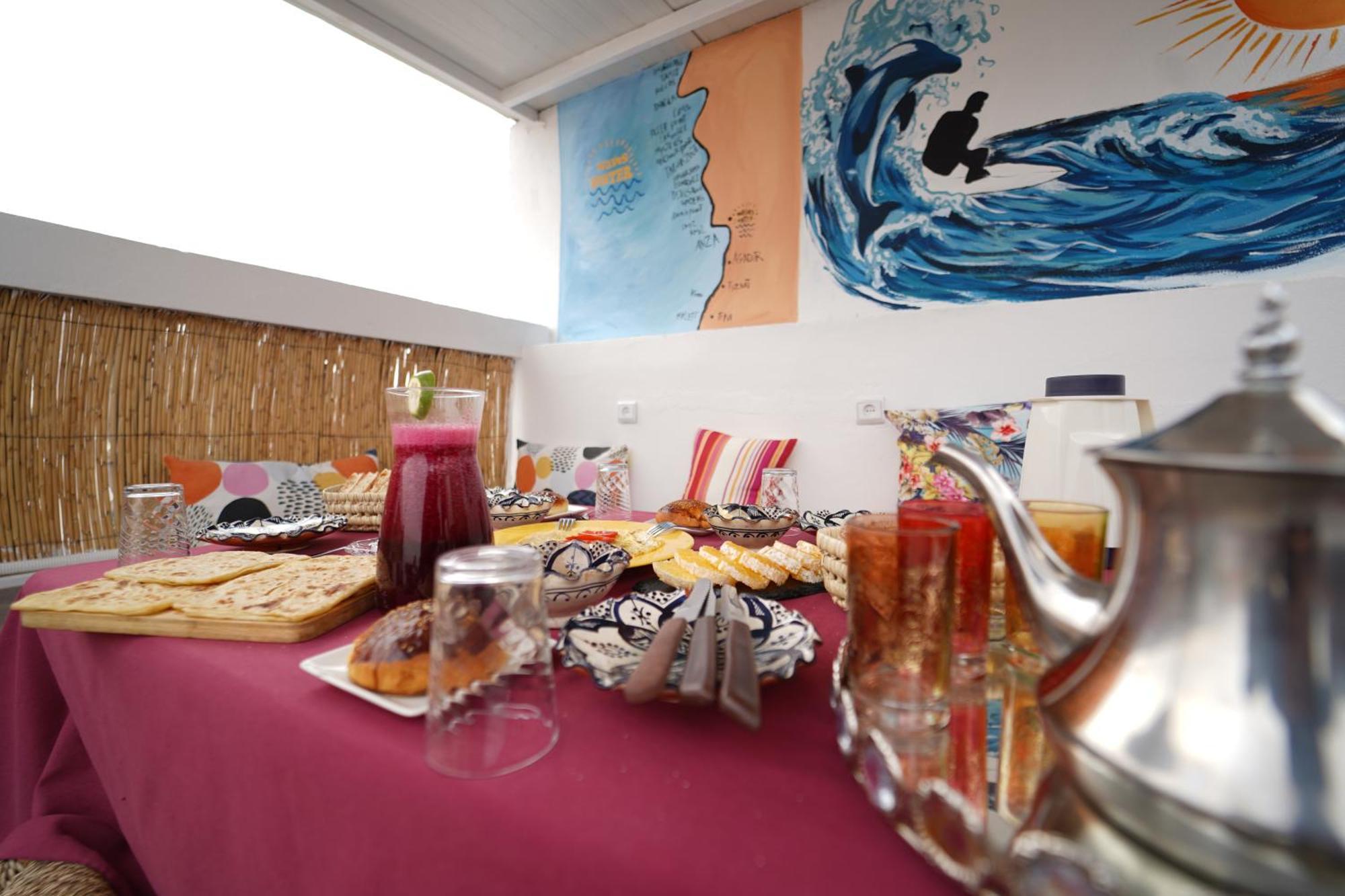 Waves Hunter Surf House Bed & Breakfast Agadir Exterior foto