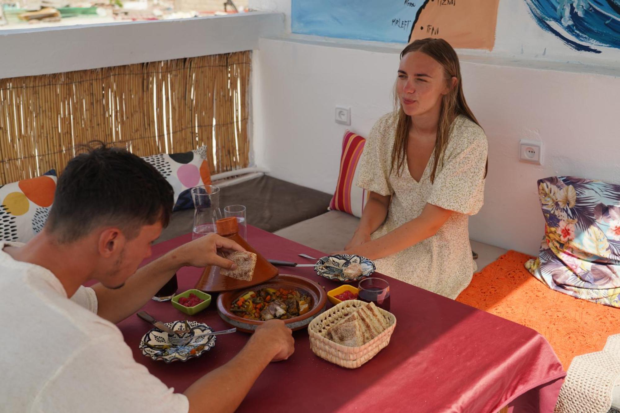 Waves Hunter Surf House Bed & Breakfast Agadir Exterior foto