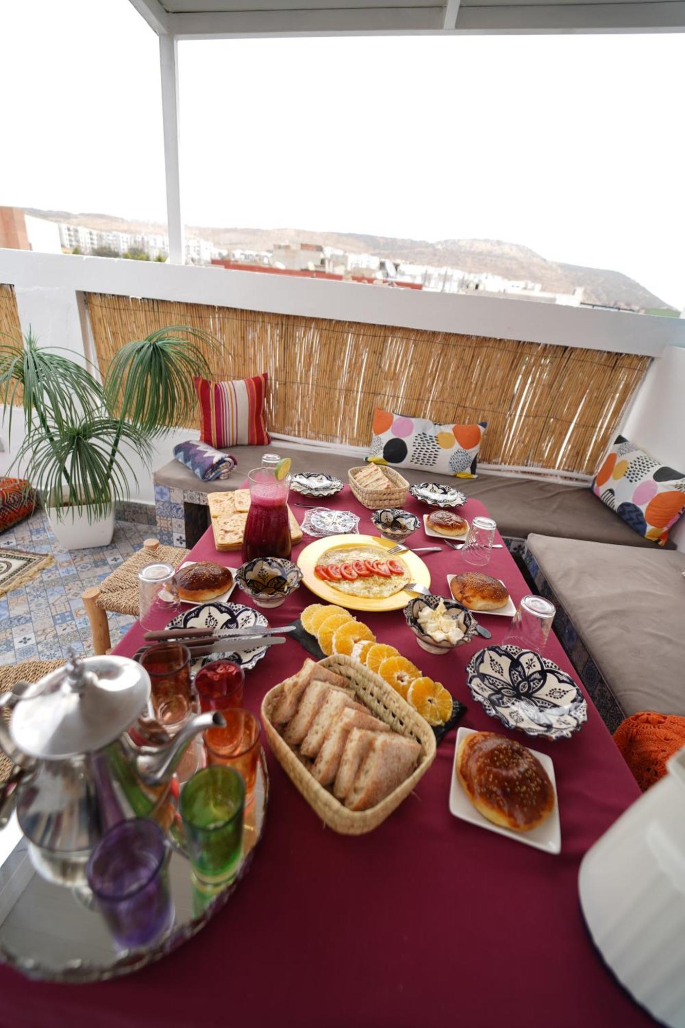 Waves Hunter Surf House Bed & Breakfast Agadir Exterior foto