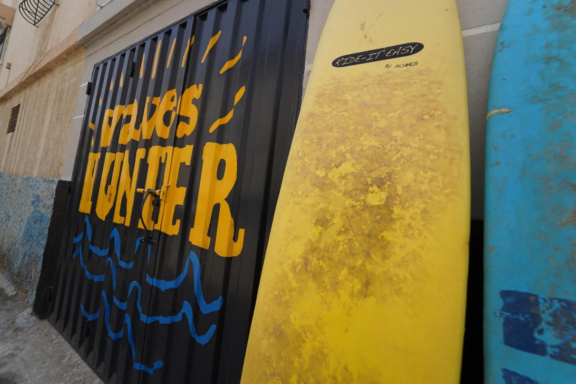 Waves Hunter Surf House Bed & Breakfast Agadir Exterior foto