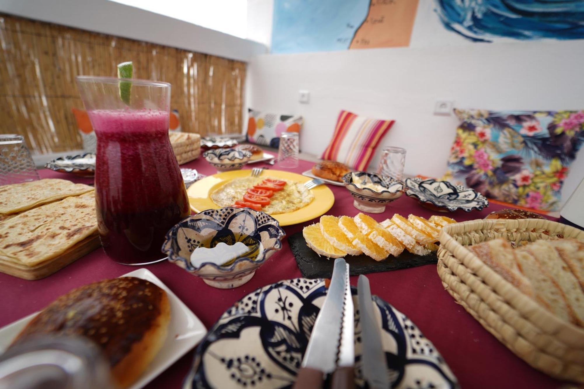 Waves Hunter Surf House Bed & Breakfast Agadir Exterior foto