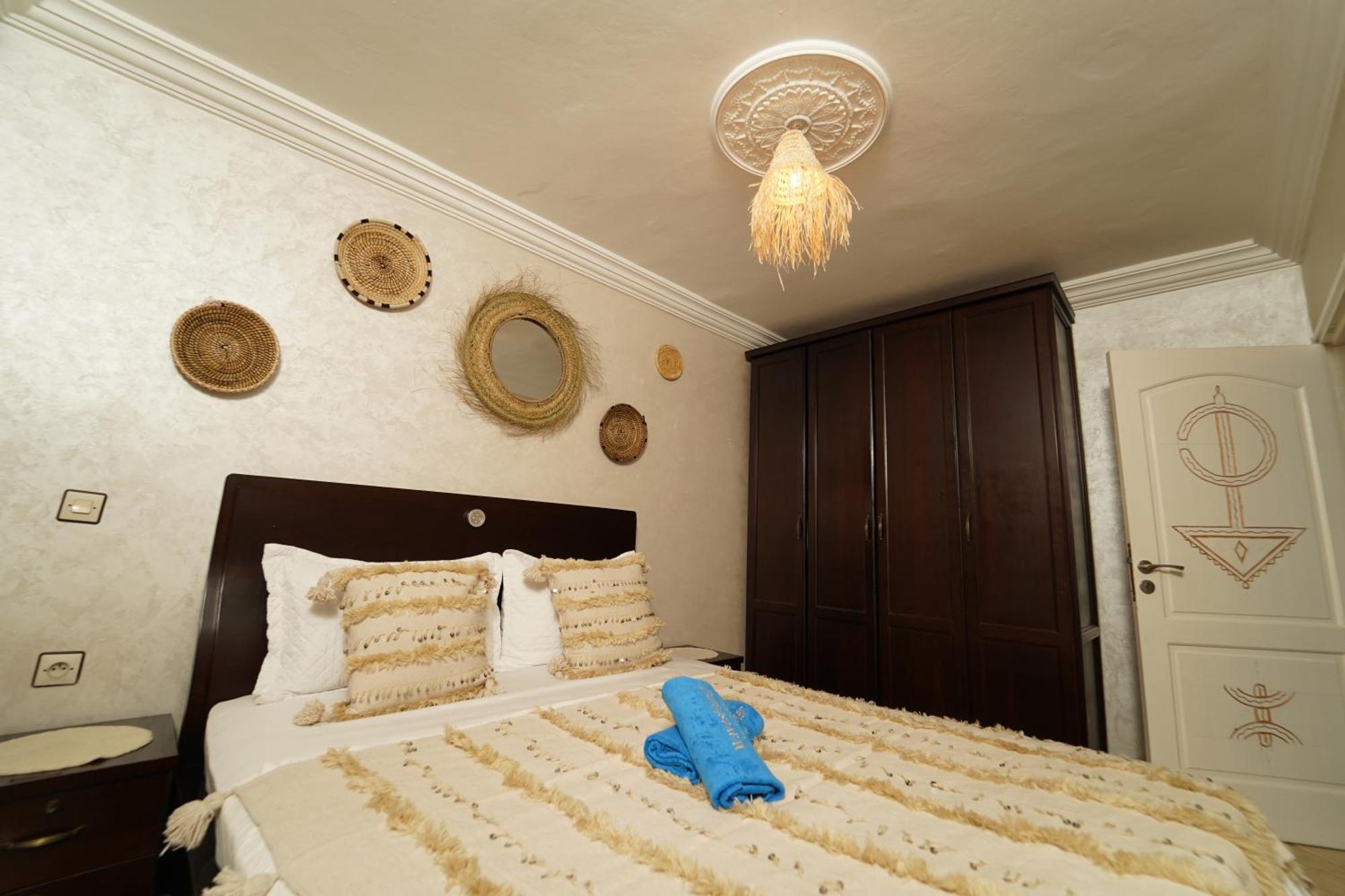Waves Hunter Surf House Bed & Breakfast Agadir Exterior foto